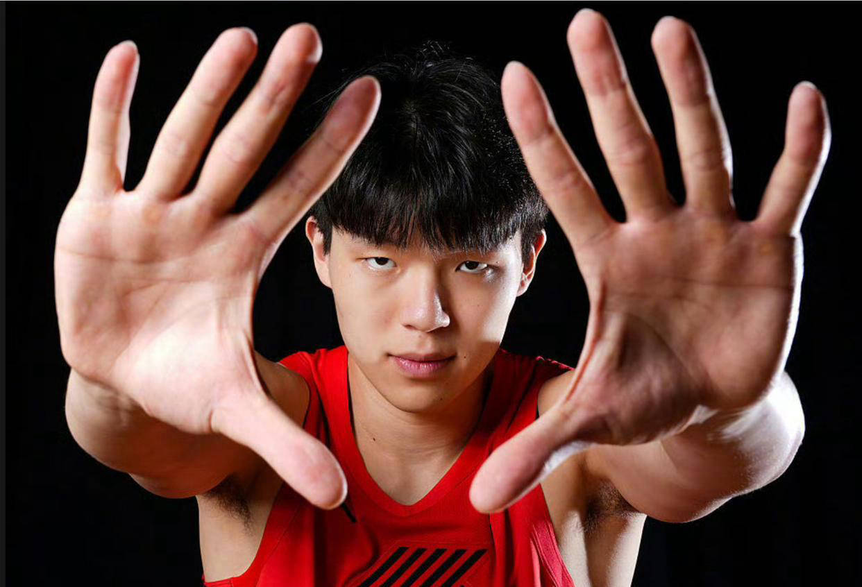 杨瀚森下赛季场均8+5左右他像青岛长大的大小加索尔(杨瀚森父母是运动员吗)