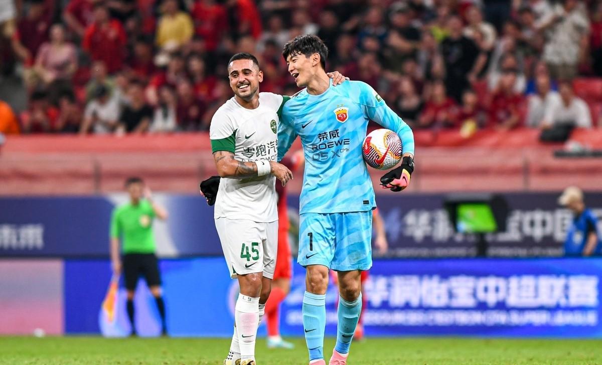 中超-莱昂纳多传射十人海港3-1客胜河南(莱昂纳多转会鲁能)