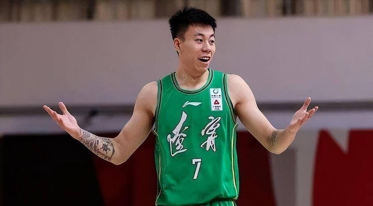 包含张镇麟陈旧性伤病复发离开国家队返回俱乐部康复的词条