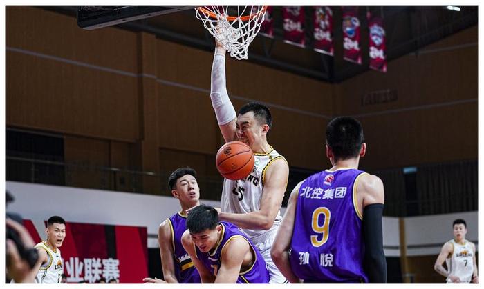 尖端技术碰撞火花四溅，比赛场面激烈异常的简单介绍
