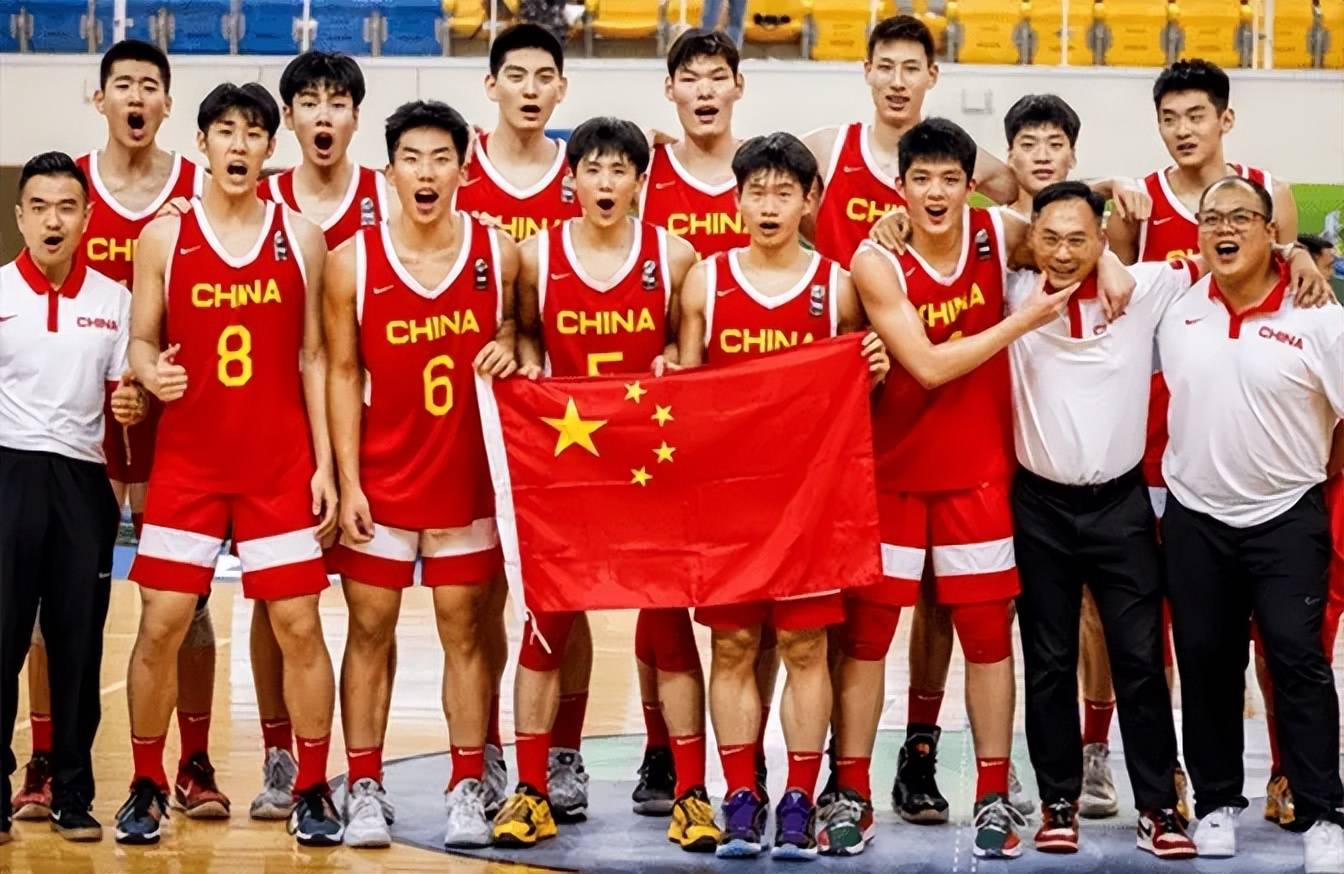 开云体育官网-能进NBA选秀首轮？中国男篮新星狂轰25分，国家队崛起有戏了！(中国男篮参加nba选秀)